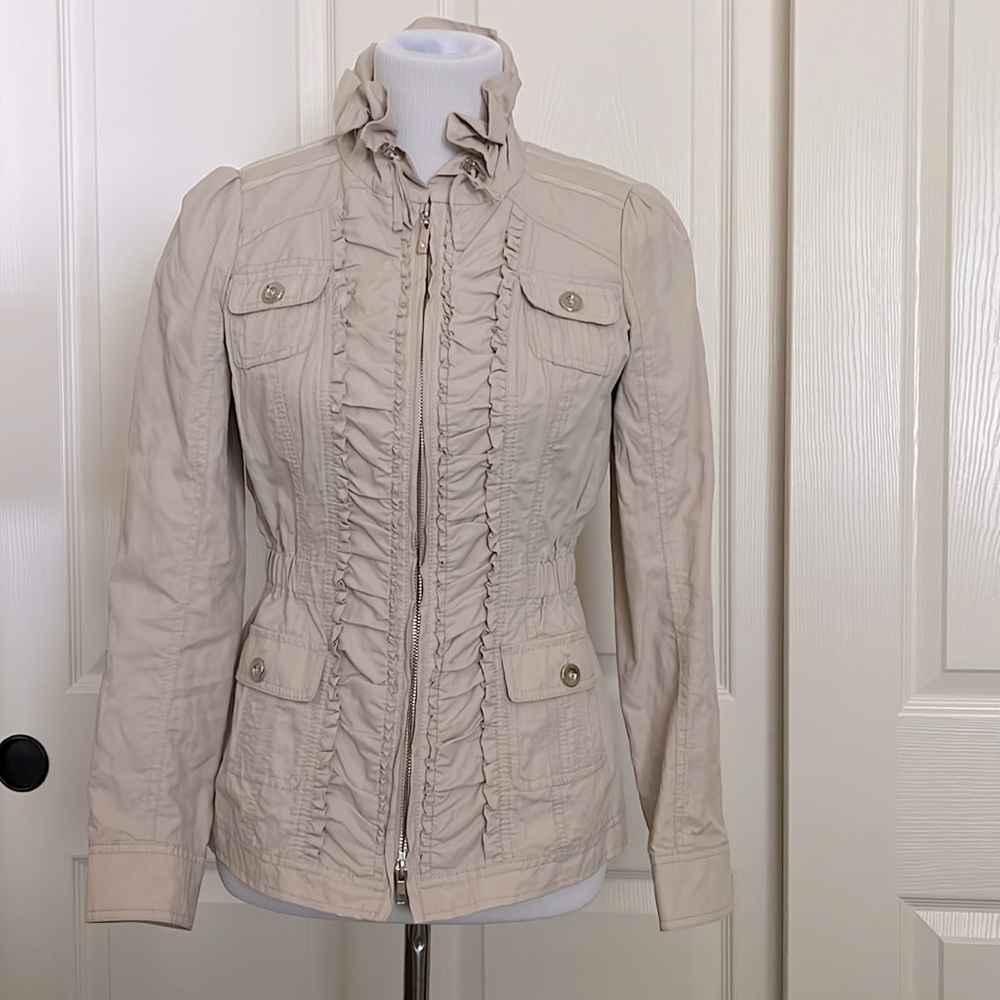 Adorable WHBM lightweight jacket w zipper, pockets, cute ruffle trim. Size 0
